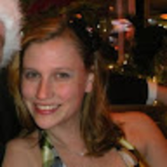 Profile Picture of Andrea Savedge (@savedgeson) on Poshmark