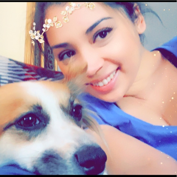 Profile Picture of Loretta Ruiz (@picesdream) on Poshmark