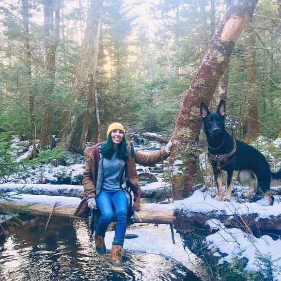 Profile Picture of Renee Macmullin (@reneemacmullin) on Poshmark