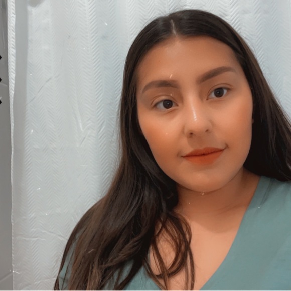 Profile Picture of Cecilia Chavez (@ceciliachave860) on Poshmark