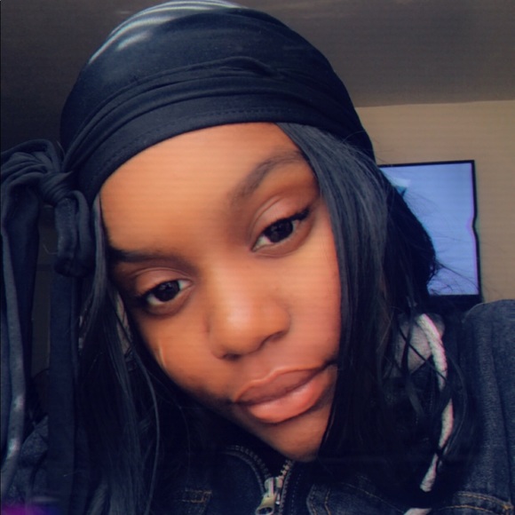 Profile Picture of Takeria English (@princesstyty0) on Poshmark