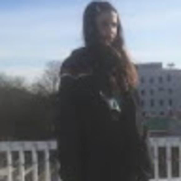 Profile Picture of Talia Parrinello (@t_parrinello) on Poshmark