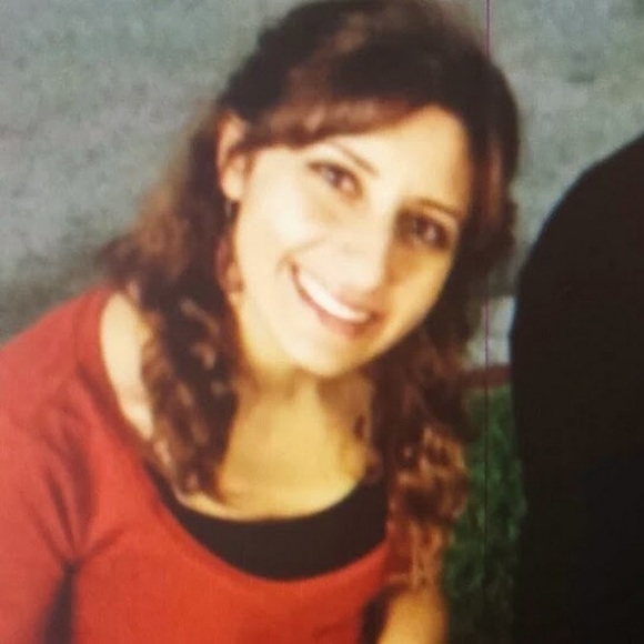 Profile Picture of Anni Farajian (@anichanaf) on Poshmark