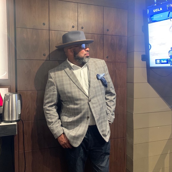 Profile Picture of Kenneth Oliver (@rootoo28) on Poshmark