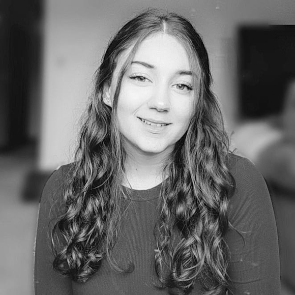 Profile Picture of Sierra Buchert (@cicibuchert23) on Poshmark