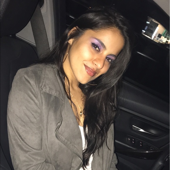Profile Picture of Megan Abboud (@meganabboud_) on Poshmark
