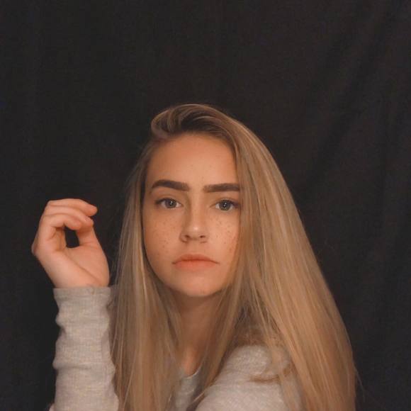 Profile Picture of Abigail jayne Dehler (@abigaild01) on Poshmark