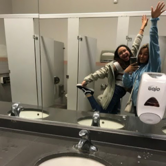 Profile Picture of Cadence Mccorquodale (@cadencemccorquo) on Poshmark