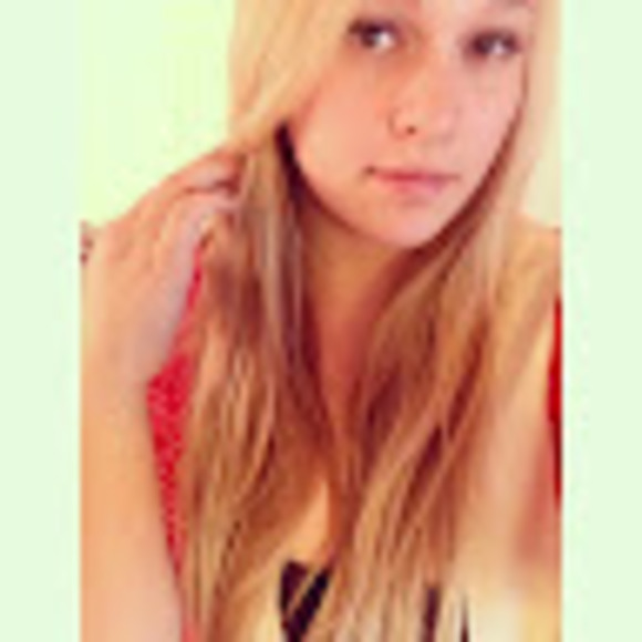 Profile Picture of Victoria Rollinson (@sailorscouttori) on Poshmark