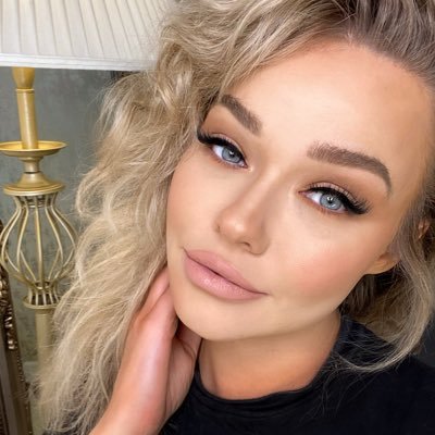 Profile Picture of Michelle Crossan (@BeautyLifeM) on Twitter