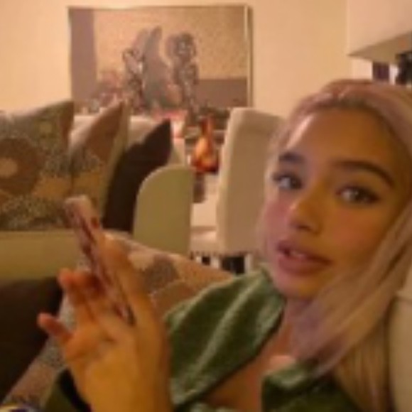 Profile Picture of Dayle Taylor (@dayle3fl525) on Poshmark