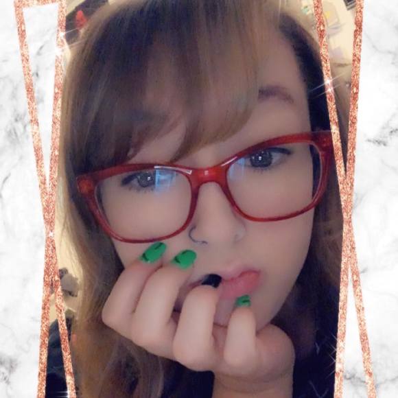 Profile Picture of Keely Glanzman (@brat4ever97) on Poshmark