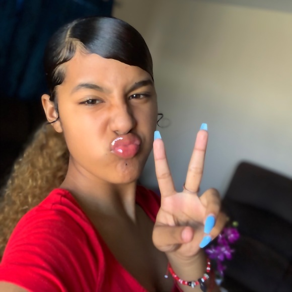 Profile Picture of Lucero Palacios (@iiamluceroo) on Poshmark