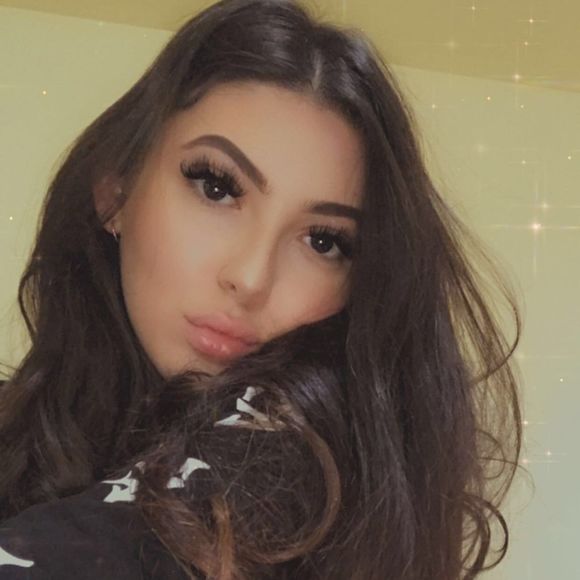 Profile Picture of Alessia Campoli (@alessiacampoli) on Poshmark