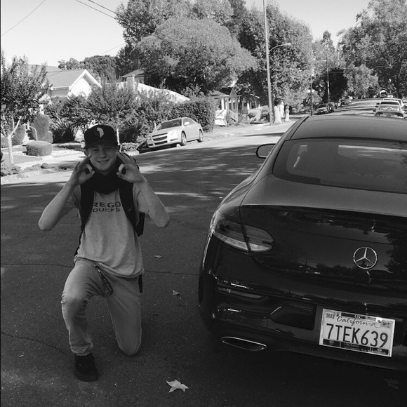 Profile Picture of Josh Morehouse (@skarhd) on Poshmark