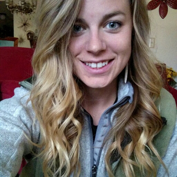 Profile Picture of Alix Gabus (@agabus12) on Poshmark