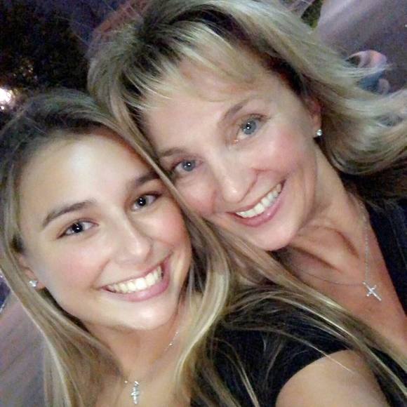 Profile Picture of Beverly Cotis (@bevcotis) on Poshmark