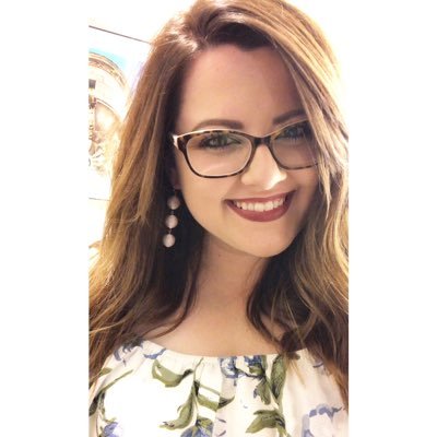 Profile Picture of Michelle Oliver (@GracefulGlamour) on Twitter