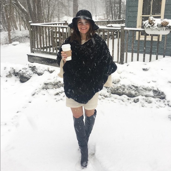 Profile Picture of Denise Troiano (@dress2the10) on Poshmark