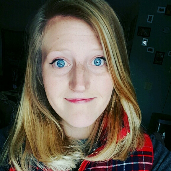Profile Picture of Mariah Jallings (@mjjallings) on Poshmark