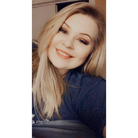 Profile Picture of Trista Gilton (@tristarenee18) on Poshmark