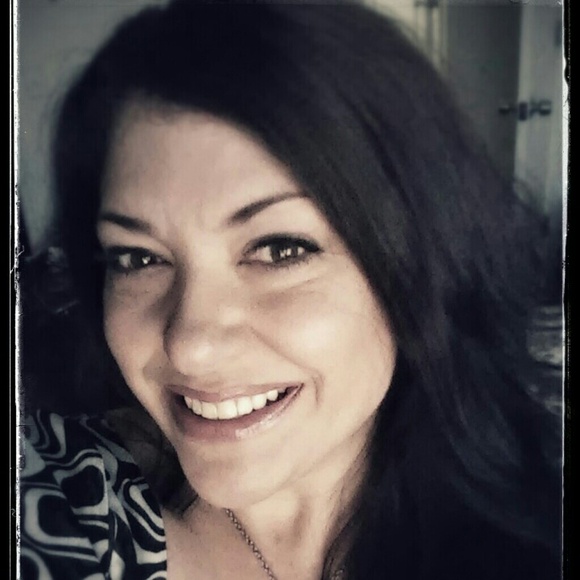 Profile Picture of Marianne Mcelheney (@sillygal74) on Poshmark