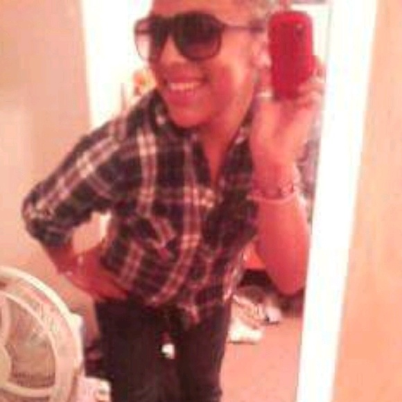 Profile Picture of Lillian Vasquez (@fuenteslilly16) on Poshmark