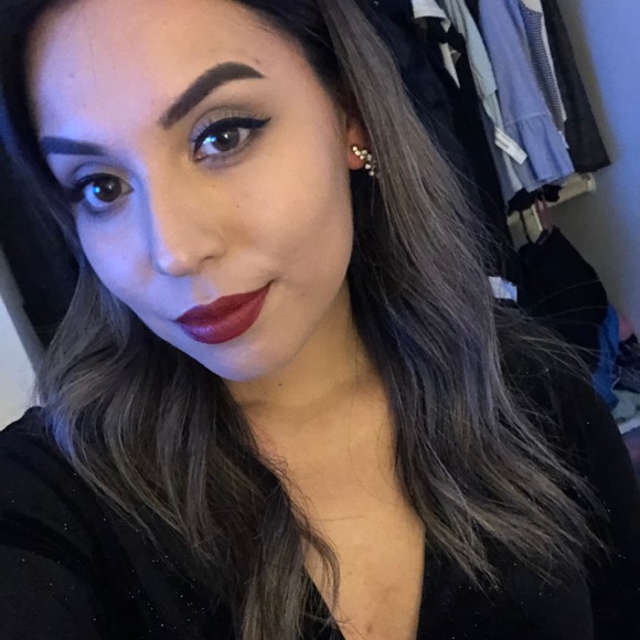 Profile Picture of Stephanie Santacruz (@lovesteph22) on Poshmark