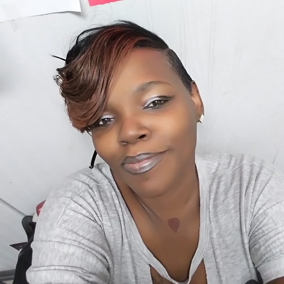 Profile Picture of Undrea Patterson (@undreapatterson) on Poshmark