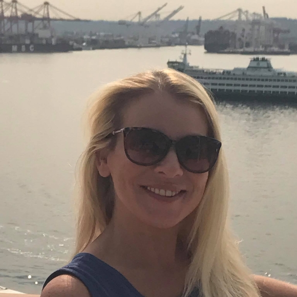 Profile Picture of Kim Schaub (@kimschaub) on Poshmark