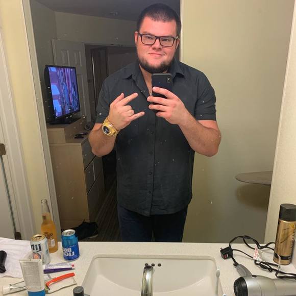 Profile Picture of Joe Rudy (@dropdadonut21) on Poshmark