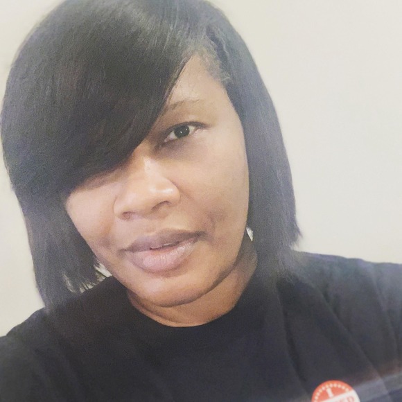 Profile Picture of Michele Rufus (@chelbel76) on Poshmark