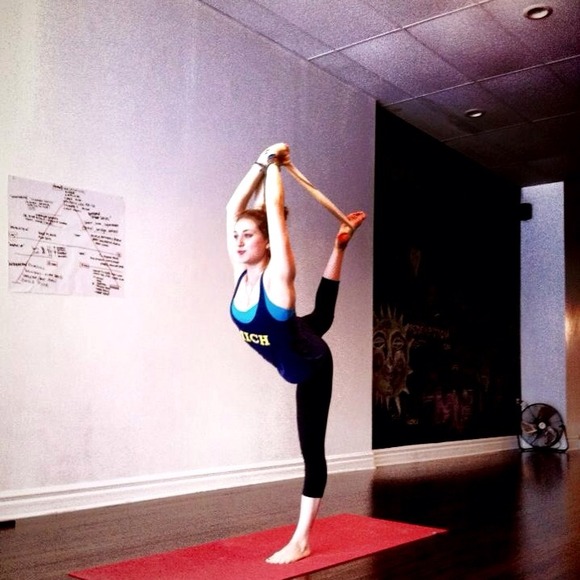 Profile Picture of Emily Mayher (@emilymather17) on Poshmark