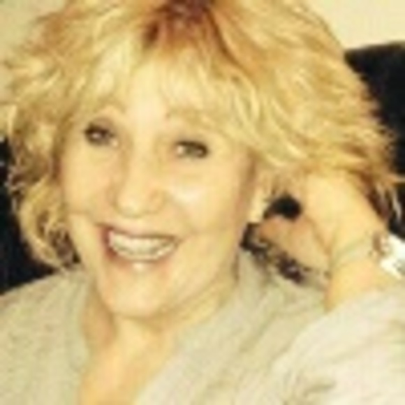 Profile Picture of Vicki Maierle-foss (@dizzy2) on Poshmark