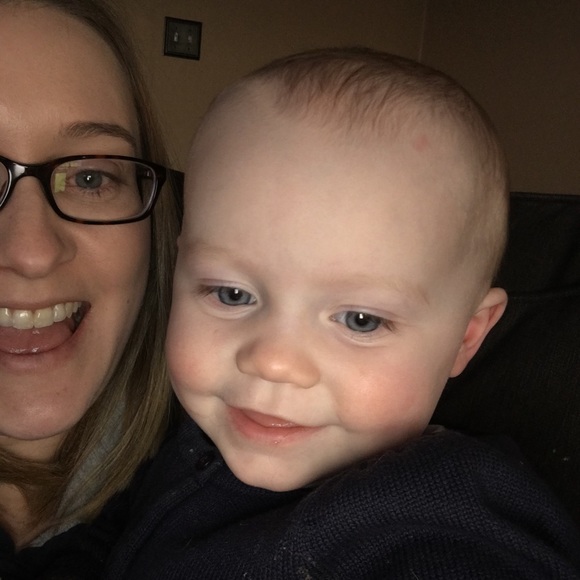 Profile Picture of Laura Stothard (@lastothard) on Poshmark