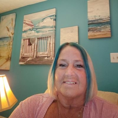 Profile Picture of Leslie Schultz (@LeslieS89335658) on Twitter