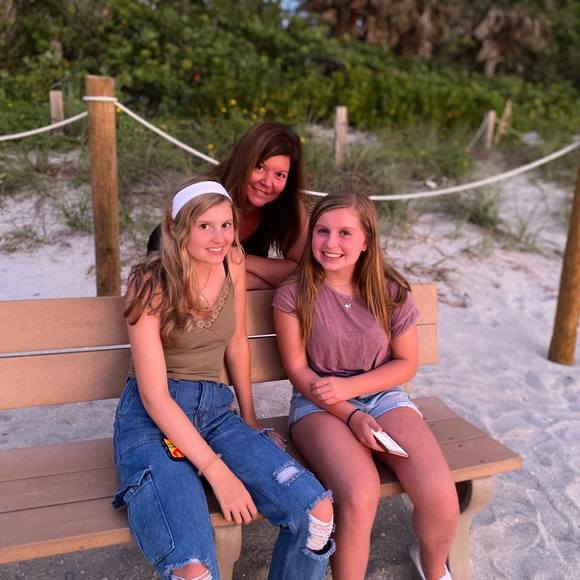 Christy Nishek - Poshmark Profile Picture of Christy Nishek (@cnishek) on Poshmark