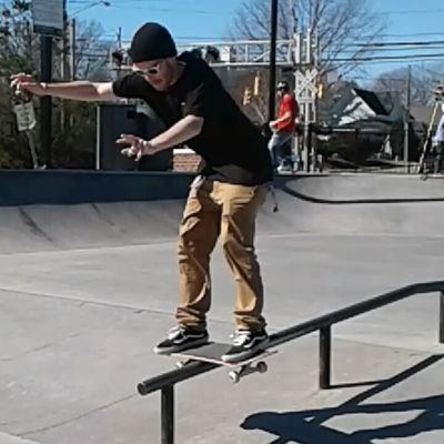 Profile Picture of Hank Moody (@SkateandHerb316) on Twitter