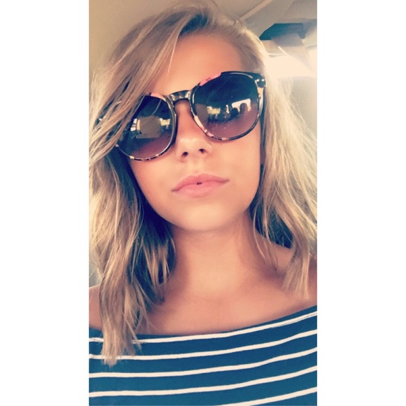 Profile Picture of Alivia Yauger (@liviy3) on Poshmark