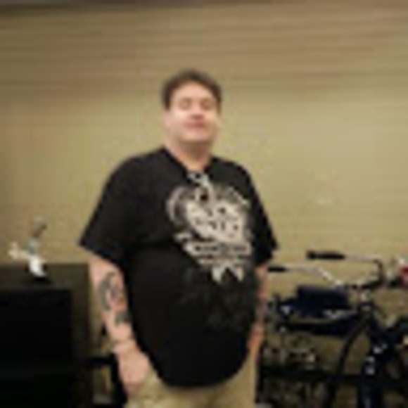 Profile Picture of John Oneill (@sirnatas2) on Poshmark