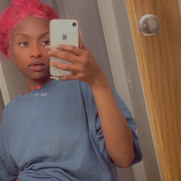 Profile Picture of Alexanderia Brantley (@jelly4ever22) on Poshmark