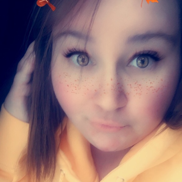 Profile Picture of Tasha Schery (@schery613) on Poshmark