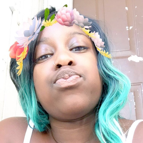 Profile Picture of Joy Entzminger (@joy19988) on Poshmark