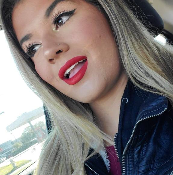 Profile Picture of Stephanie Boyer (@stephiebug) on Poshmark