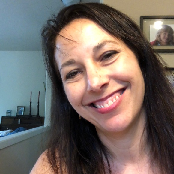 Profile Picture of Kim Thayer (@kimmthayer) on Poshmark