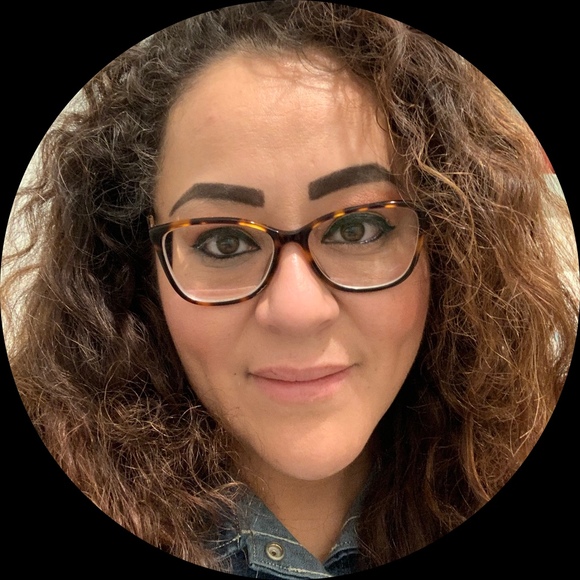 Profile Picture of Erika Espinosa (@eriespin2011) on Poshmark