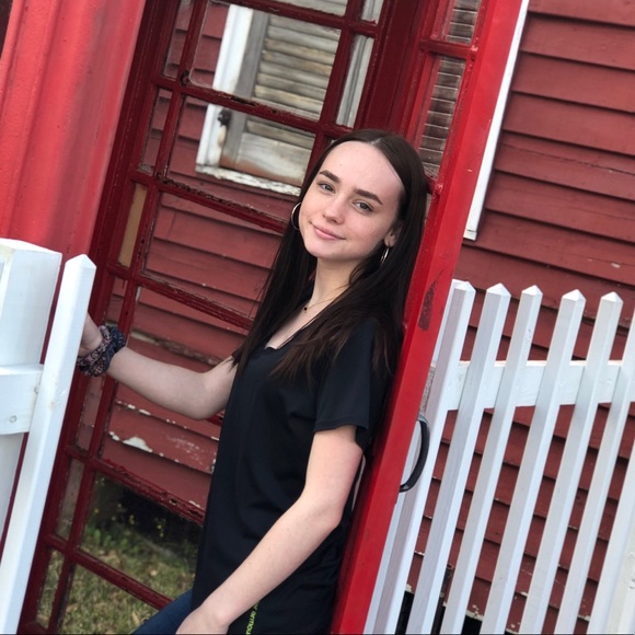 Ava Harrigill - Poshmark Profile Picture of Ava Harrigill (@avaharrigill) on Poshmark