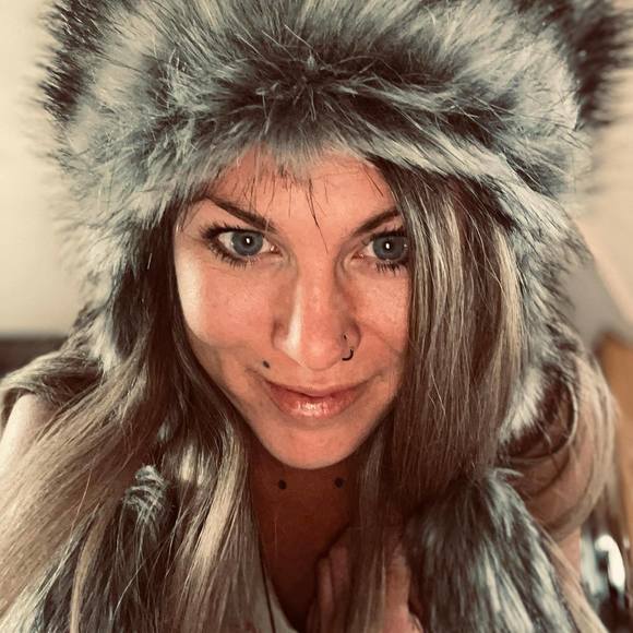 Profile Picture of Kayt Bonahoom (@missbon) on Poshmark