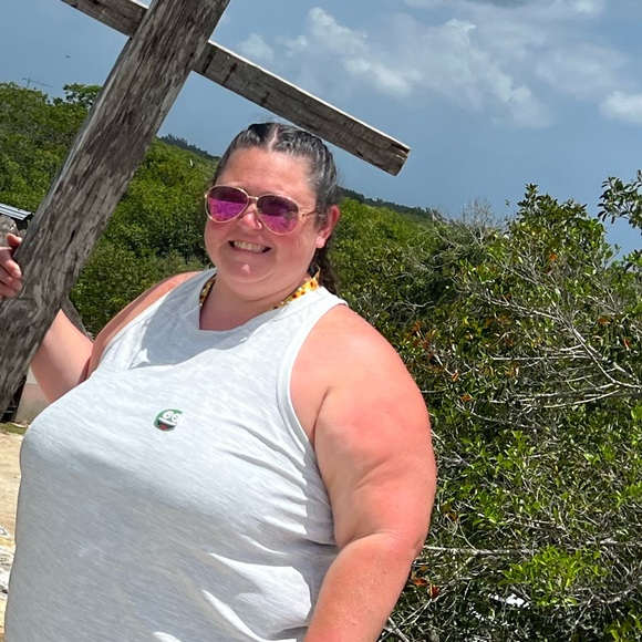 Profile Picture of Leann Falcone (@lele1982) on Poshmark