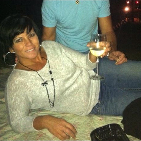 Profile Picture of Val Hoxie (@valhoxie) on Poshmark